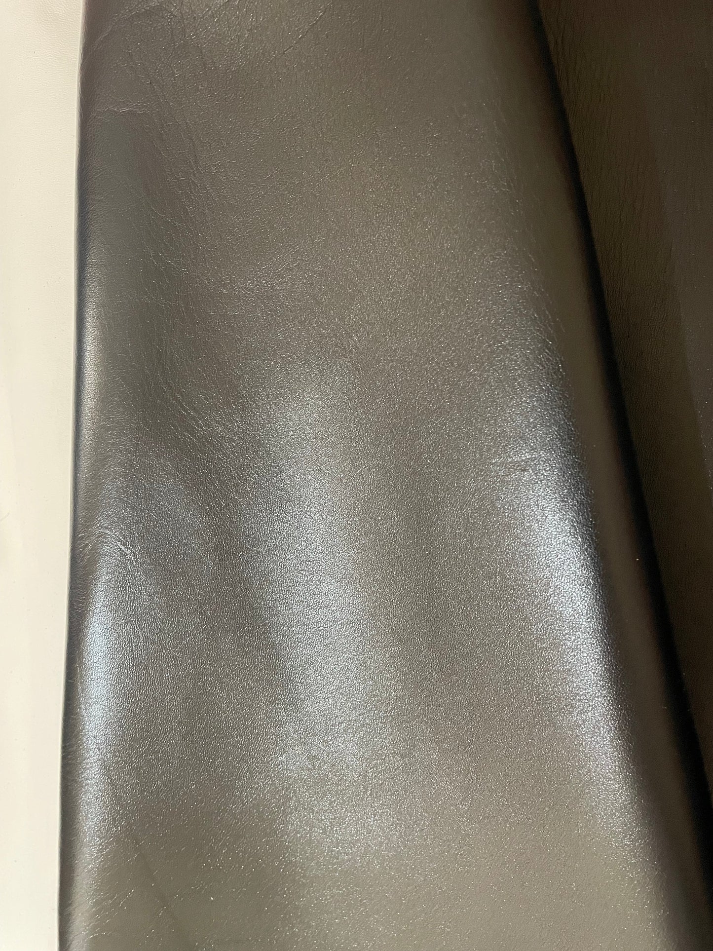 prirodna koža, prirodna italijanska koža, koža za automobile, kvalitetna italijanska koža, prodaja koze beograd, prodaja kože beograd, koža za tapaciranje