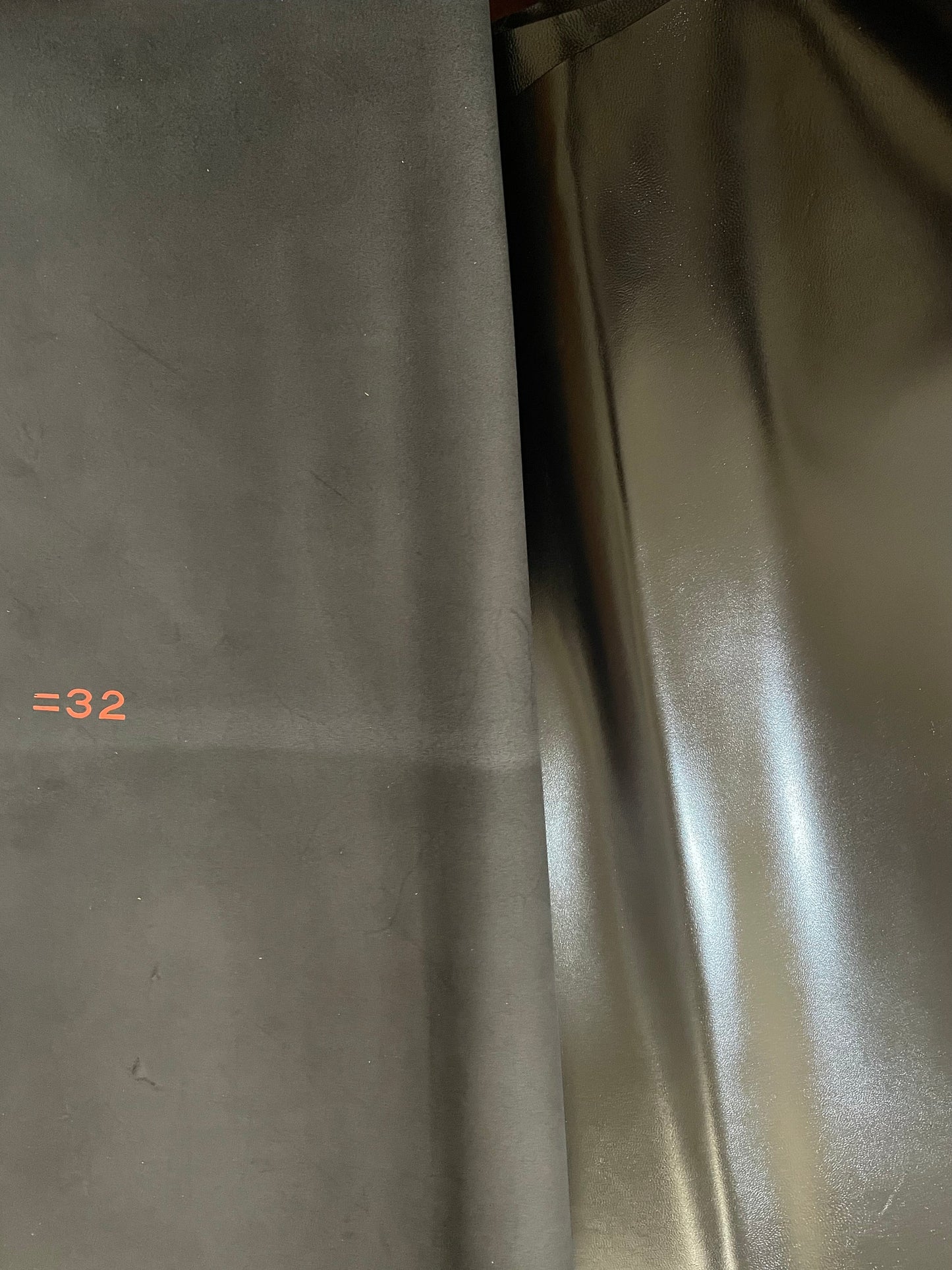 SHINY BLACK - KOZIJA KOŽA