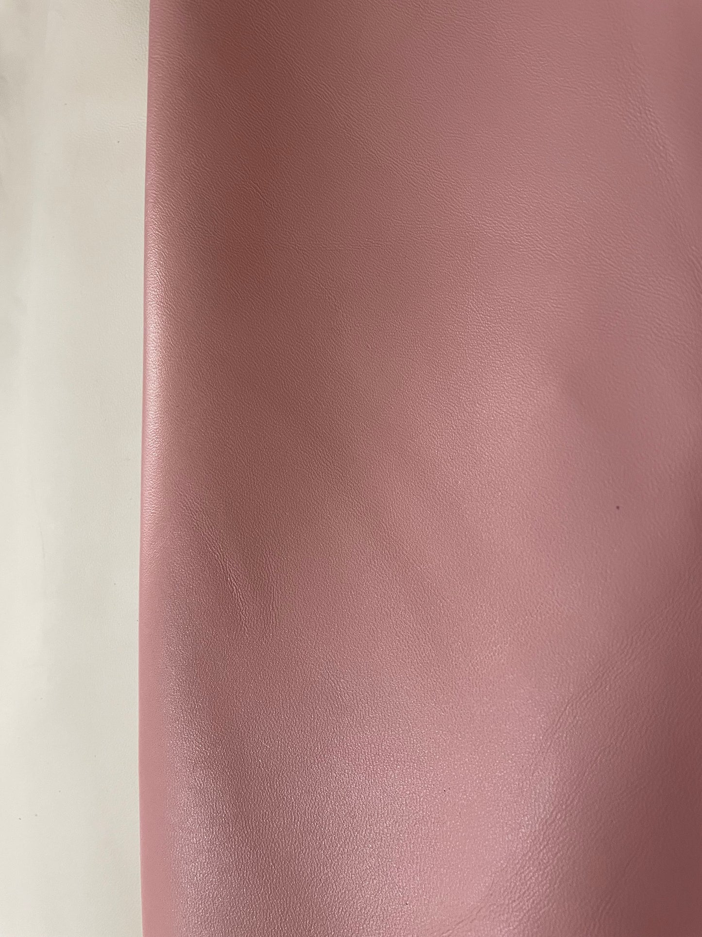 prirodna koža, prirodna italijanska koža, koža za automobile, kvalitetna italijanska koža, prodaja kože beograd, prodaja kože beograd, koža za tapaciranje