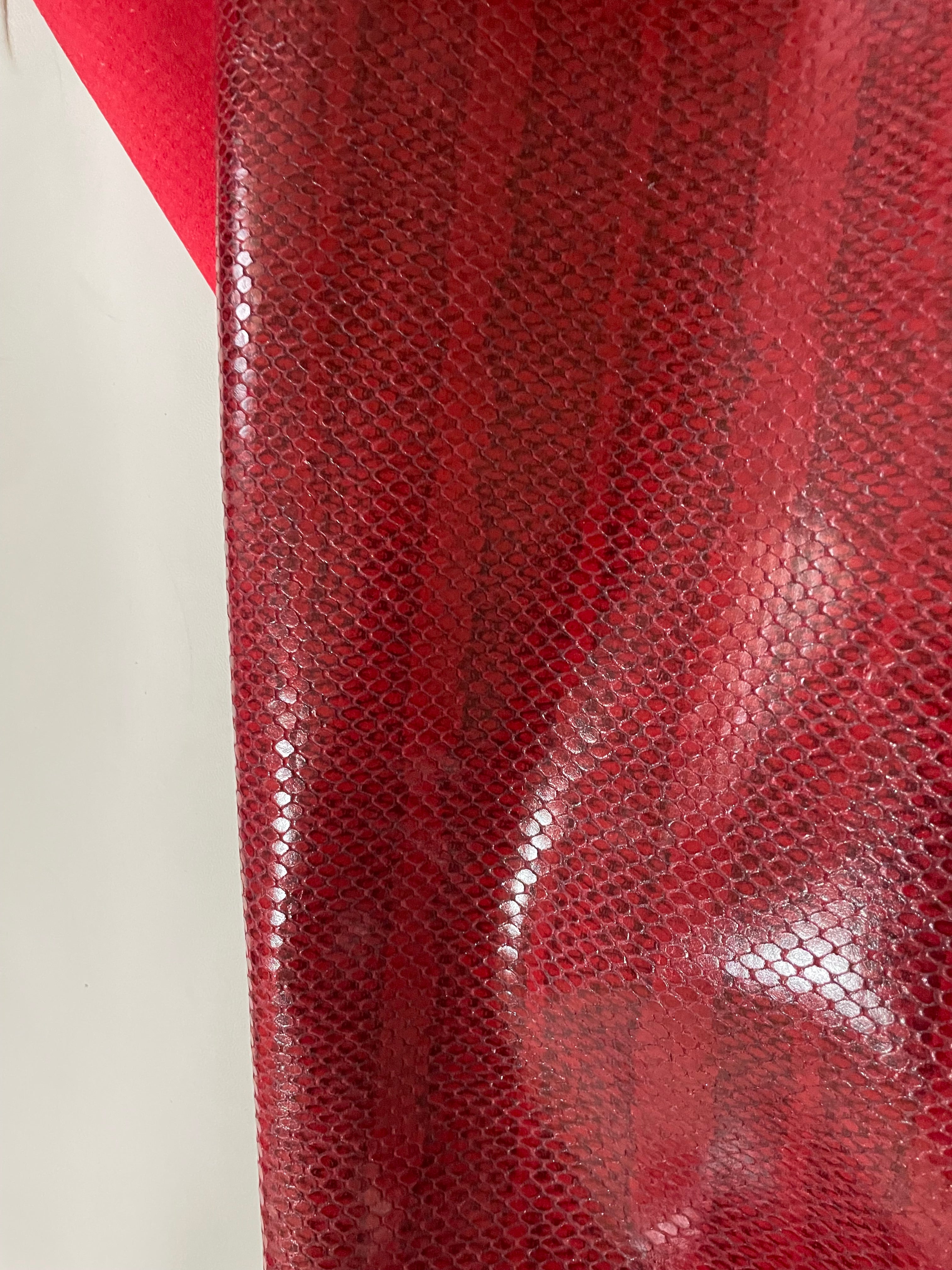 DARK RED SNAKE  - GOV. KOŽA NAPPA