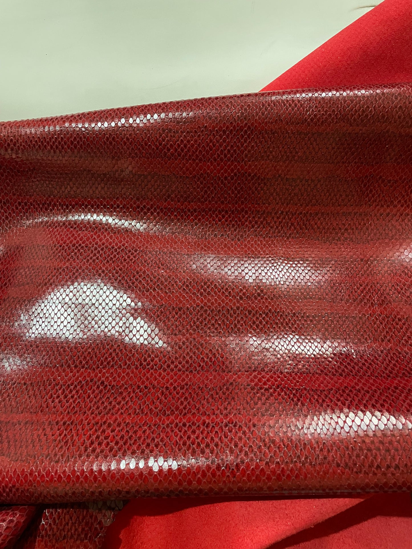 DARK RED SNAKE  - GOV. KOŽA NAPPA