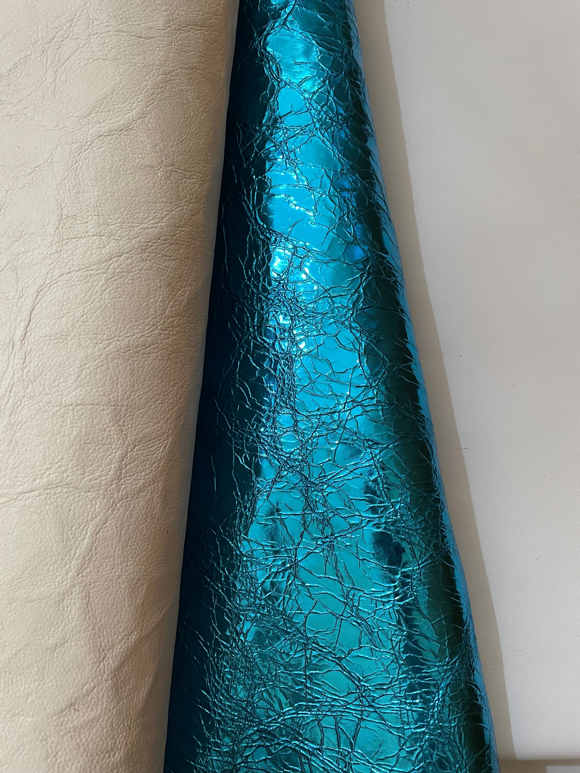 prirodna koža, prirodna italijanska koža, koža za automobile, kvalitetna italijanska koža, prodaja kože beograd, prodaja kože beograd, koža za tapaciranje