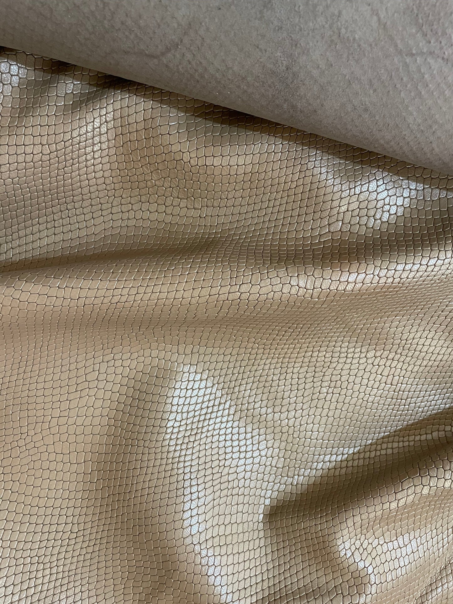 prirodna koža, prirodna italijanska koža, koža za automobile, kvalitetna italijanska koža, prodaja koze beograd, prodaja kože beograd, koža za tapaciranje