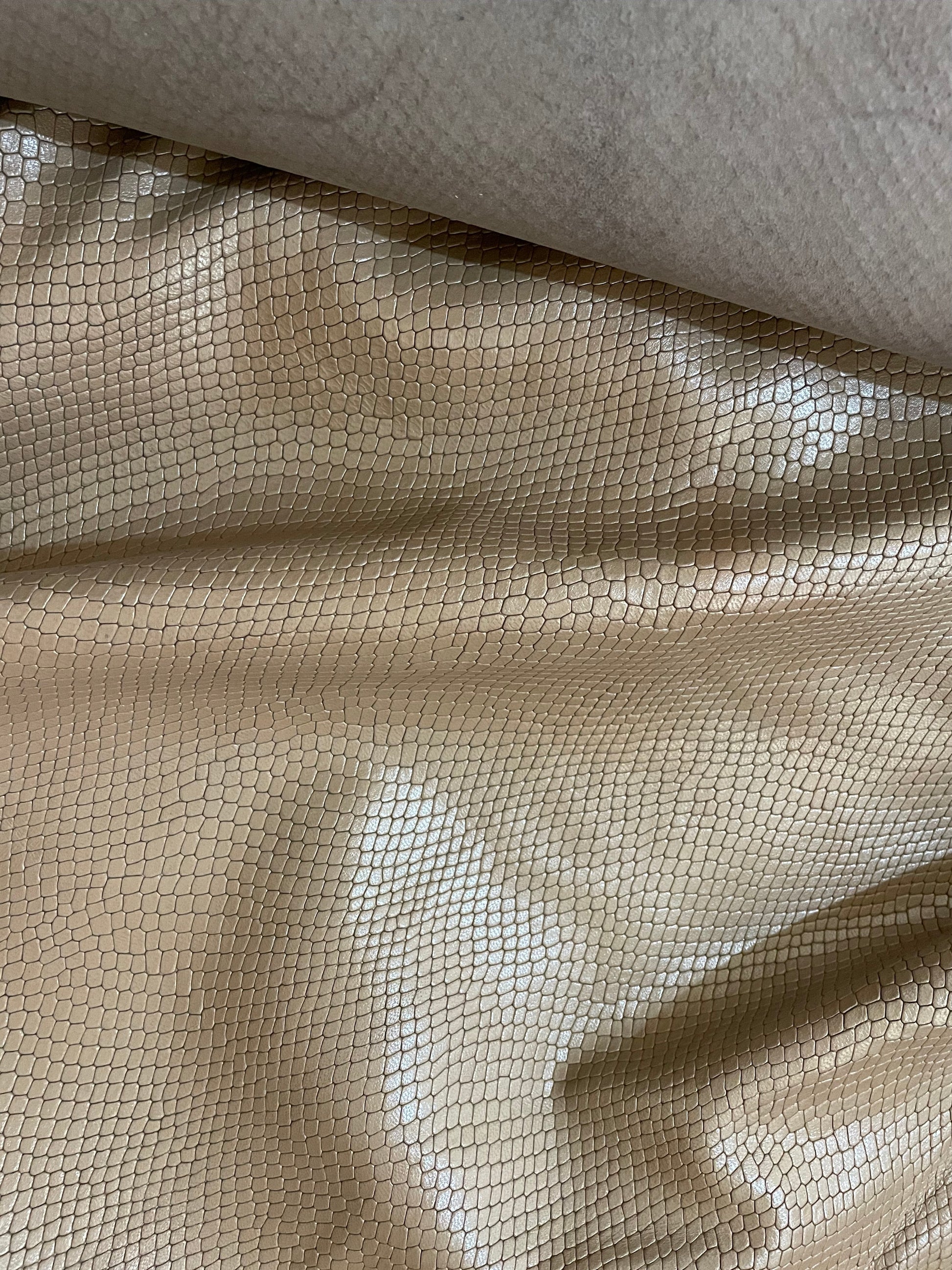 prirodna koža, prirodna italijanska koža, koža za automobile, kvalitetna italijanska koža, prodaja koze beograd, prodaja kože beograd, koža za tapaciranje