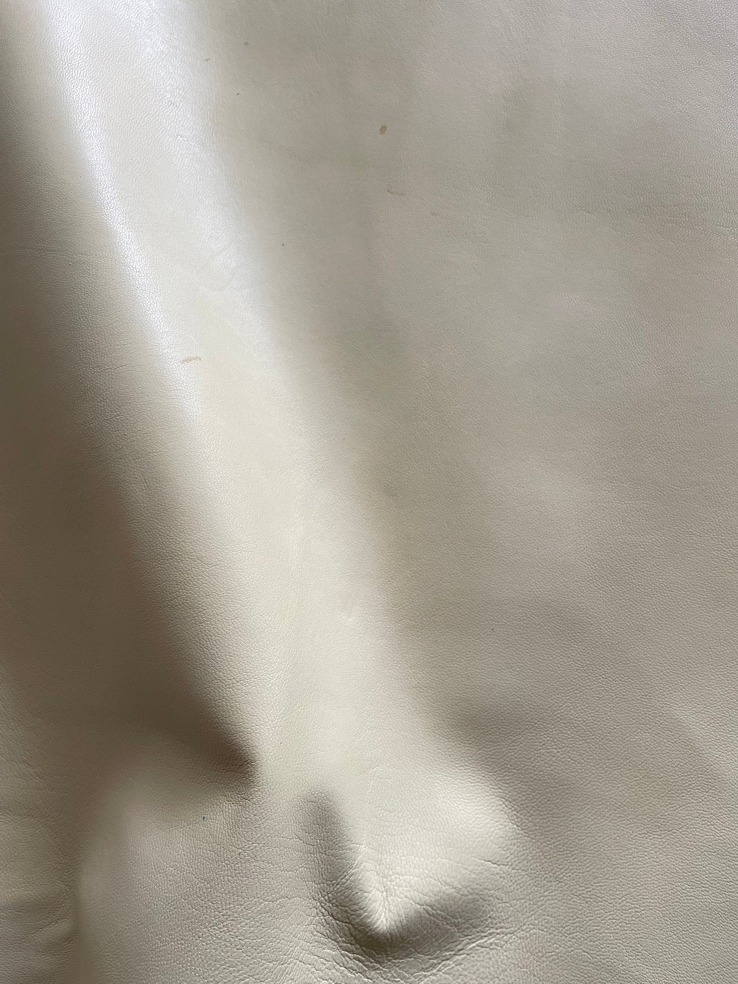 prirodna koža, prirodna italijanska koža, koža za automobile, kvalitetna italijanska koža, prodaja kože beograd, prodaja kože beograd, koža za tapaciranje