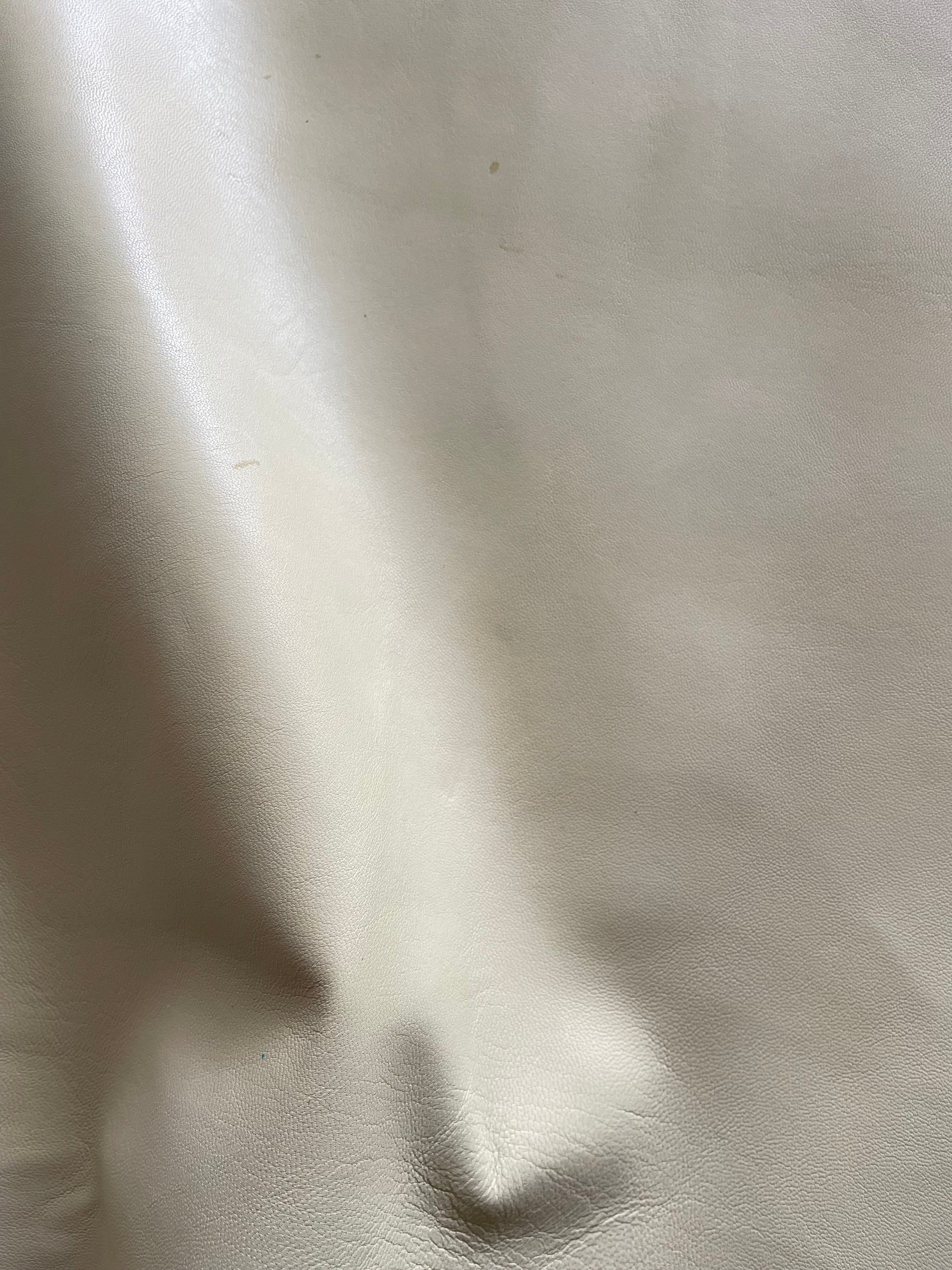 prirodna koža, prirodna italijanska koža, koža za automobile, kvalitetna italijanska koža, prodaja kože beograd, prodaja kože beograd, koža za tapaciranje