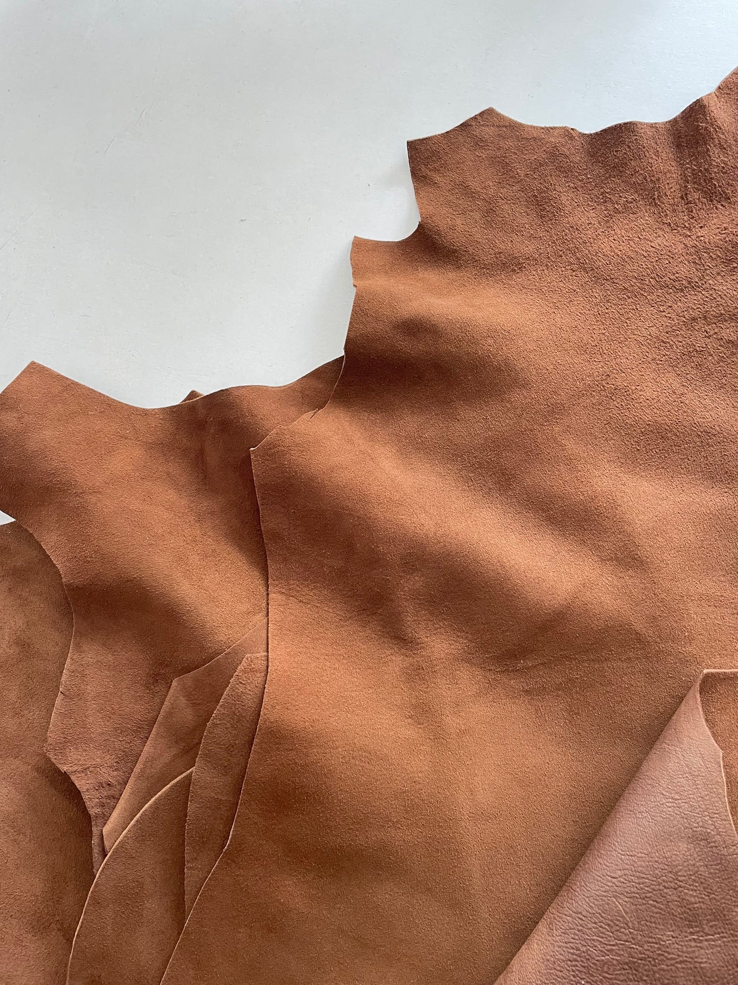 prirodna koža, prirodna italijanska koža, koža za automobile, kvalitetna italijanska koža, prodaja kože beograd, prodaja kože beograd, koža za tapaciranje