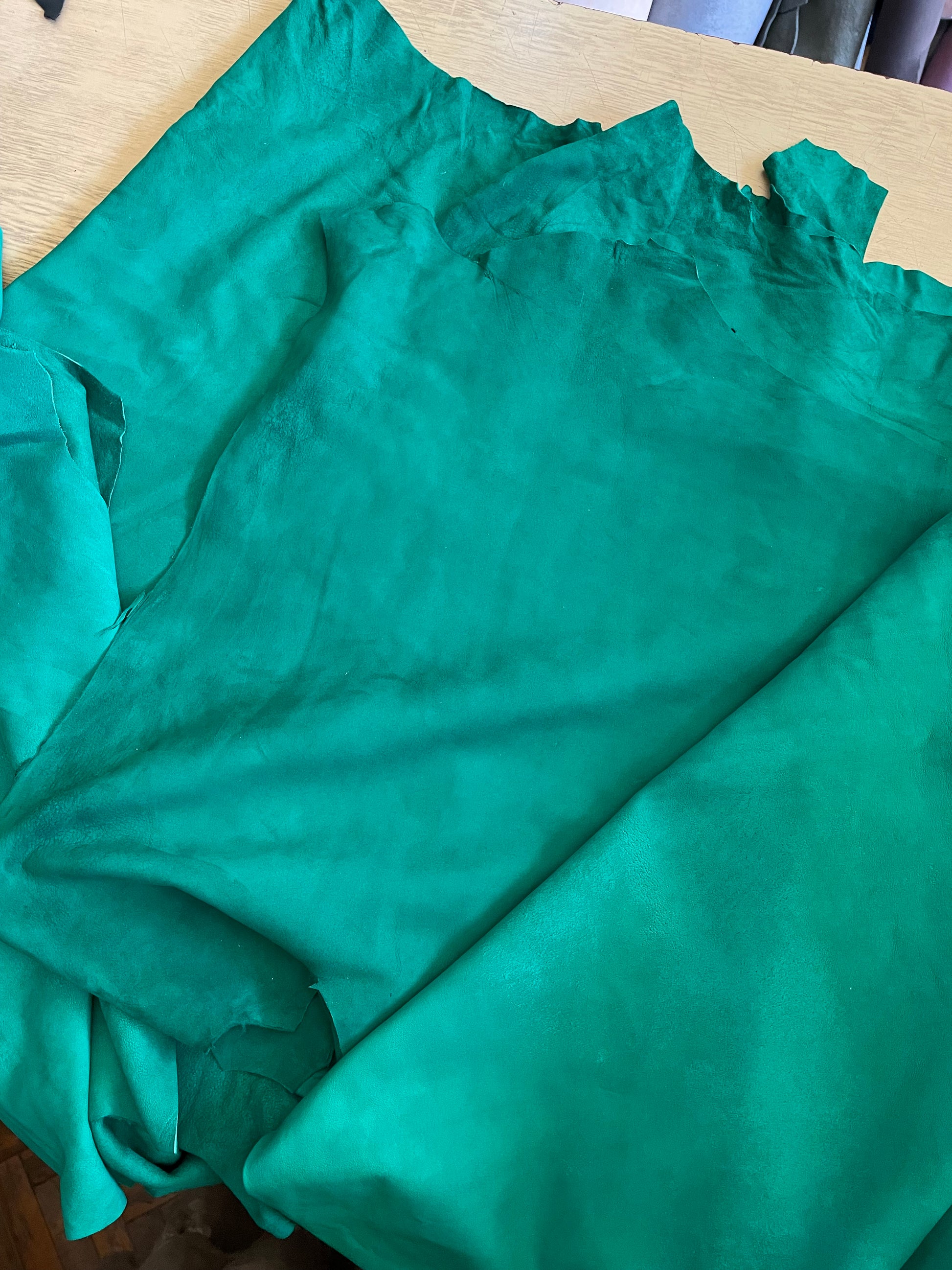 prirodna koža, prirodna italijanska koža, koža za automobile, kvalitetna italijanska koža, prodaja kože beograd, prodaja kože beograd, koža za tapaciranje