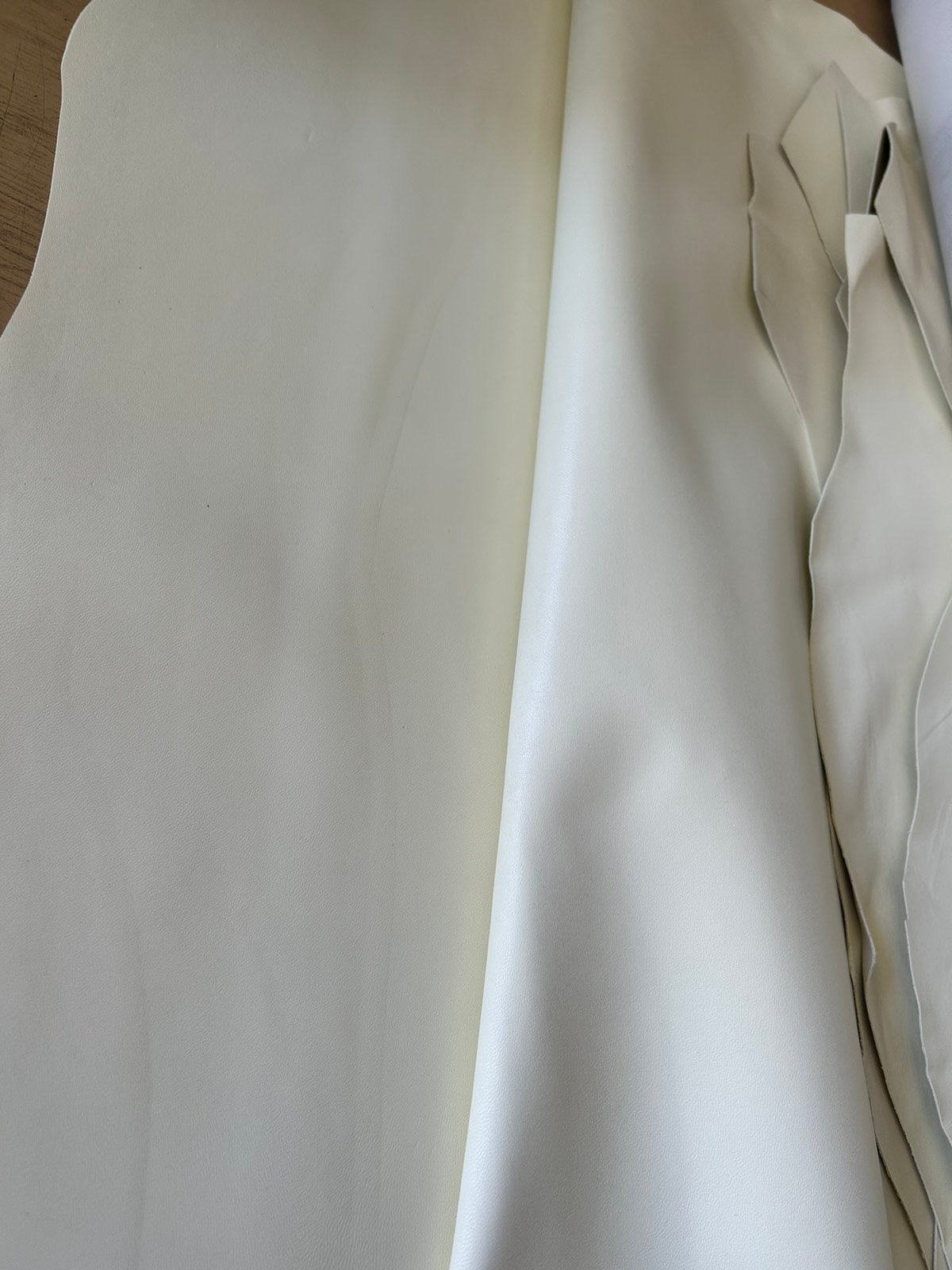 prirodna koža, prirodna italijanska koža, koža za automobile, kvalitetna italijanska koža, prodaja kože beograd, prodaja kože beograd, koža za tapaciranje