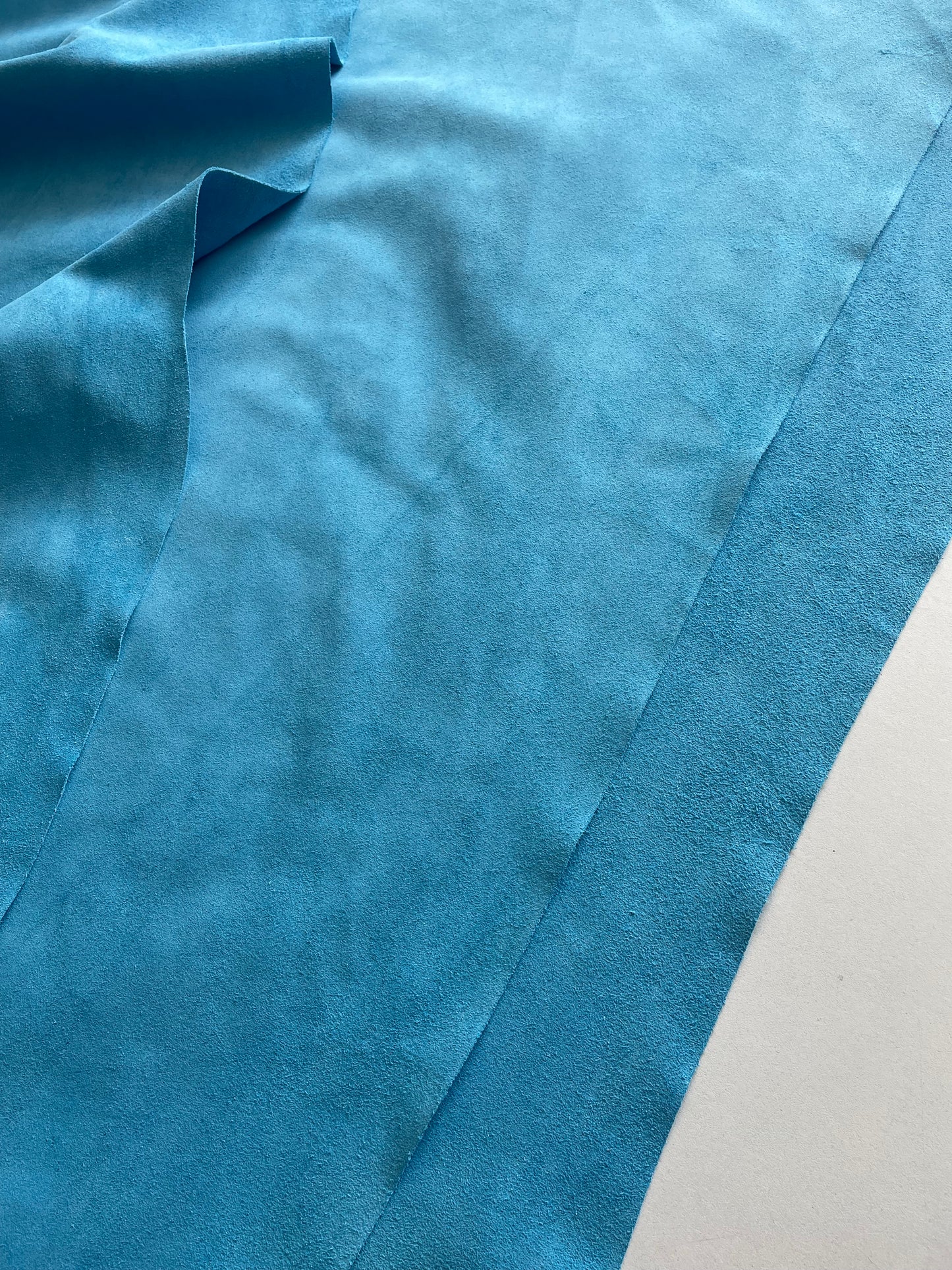 prirodna koža, prirodna italijanska koža, koža za automobile, kvalitetna italijanska koža, prodaja kože beograd, prodaja kože beograd, koža za tapaciranje