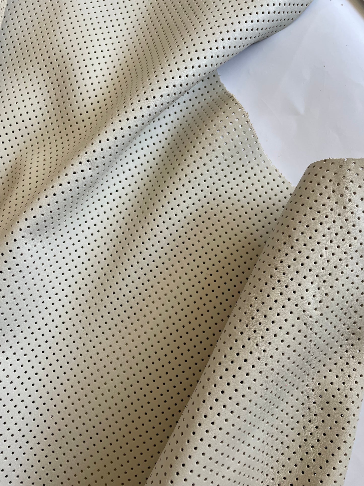 prirodna koža, prirodna italijanska koža, koža za automobile, kvalitetna italijanska koža, prodaja kože beograd, prodaja kože beograd, koža za tapaciranje