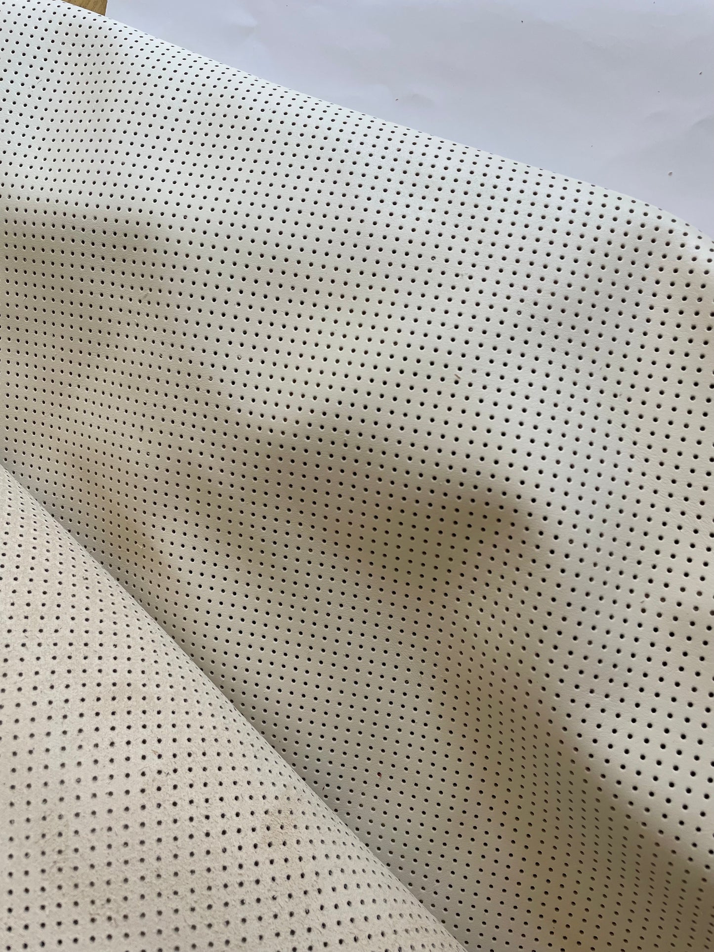 prirodna koža, prirodna italijanska koža, koža za automobile, kvalitetna italijanska koža, prodaja kože beograd, prodaja kože beograd, koža za tapaciranje