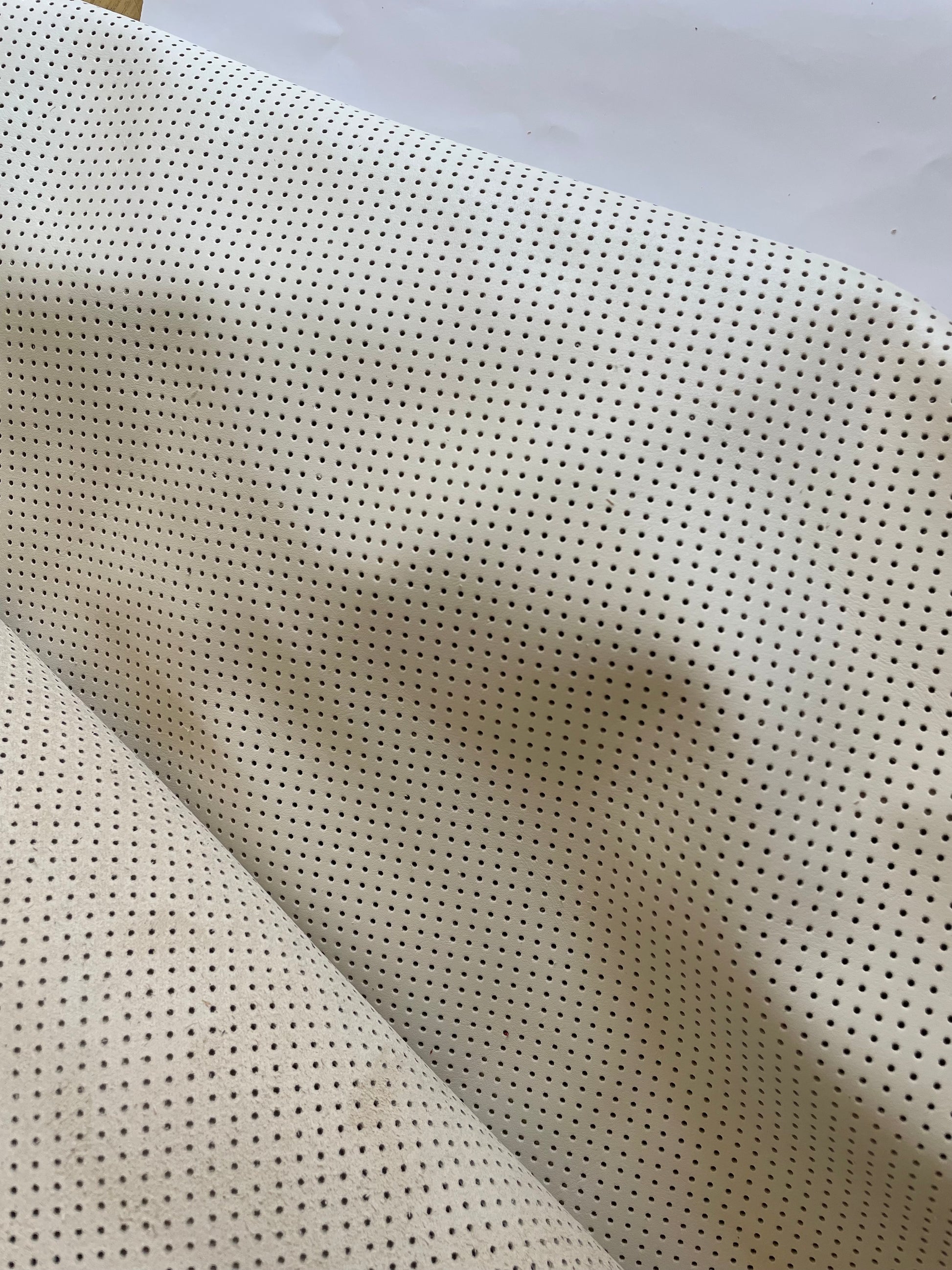 prirodna koža, prirodna italijanska koža, koža za automobile, kvalitetna italijanska koža, prodaja kože beograd, prodaja kože beograd, koža za tapaciranje