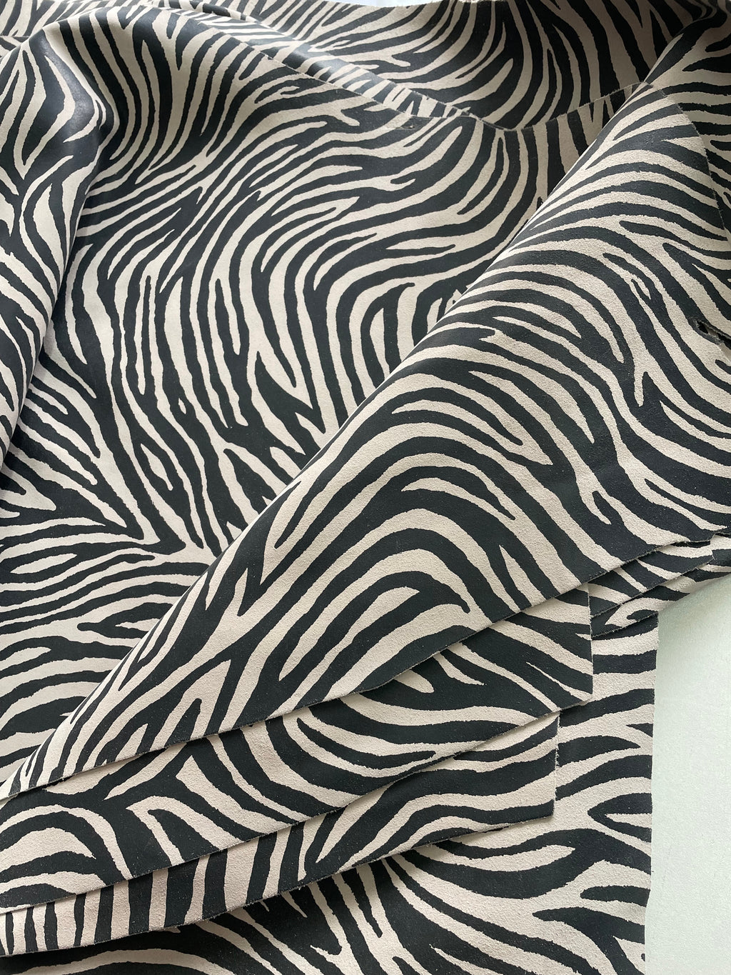 ZEBRA PRINT - GOV. KOŽA VELUR