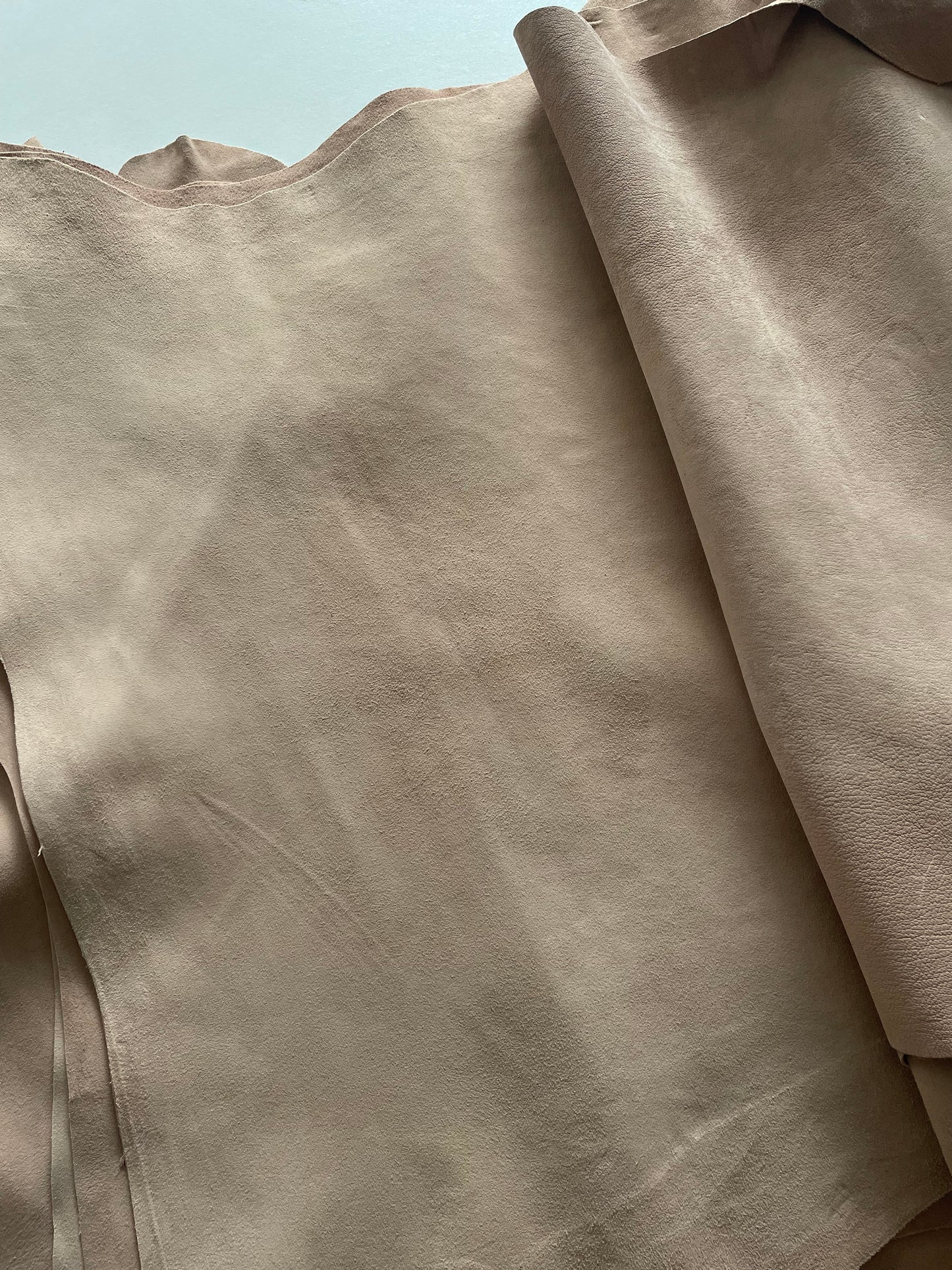 prirodna koža, prirodna italijanska koža, koža za automobile, kvalitetna italijanska koža, prodaja koze beograd, prodaja kože beograd, koža za tapaciranje